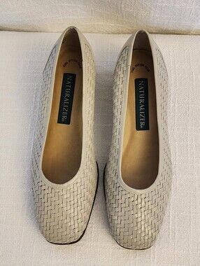 NATURALIZER NATURAL FLEX BEIGE WOVEN LEATHER LOW HEELED PUMPS, 7M A435